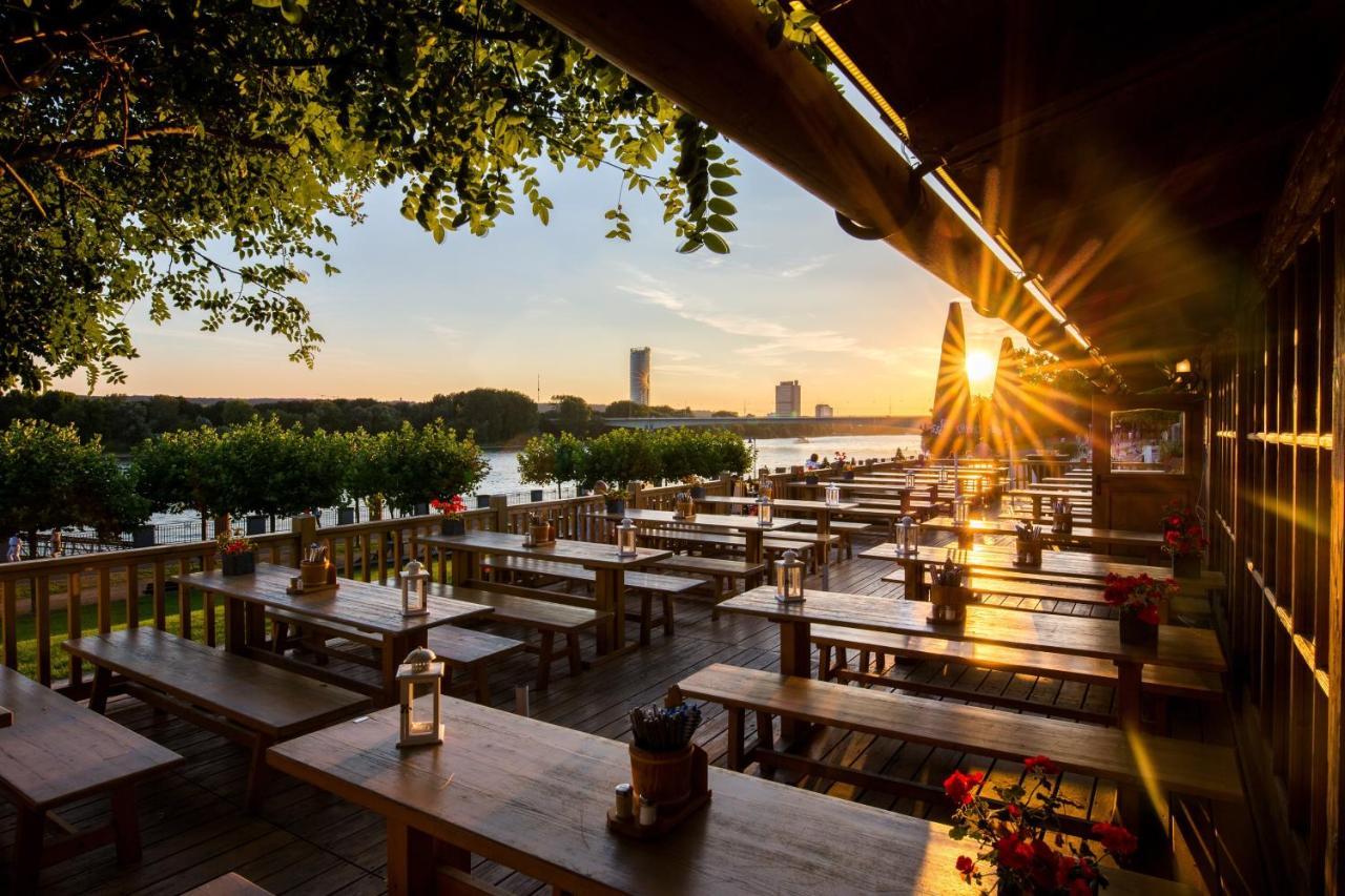 Kameha Grand Bonn Bona Exterior foto The restaurant at the end of the pier