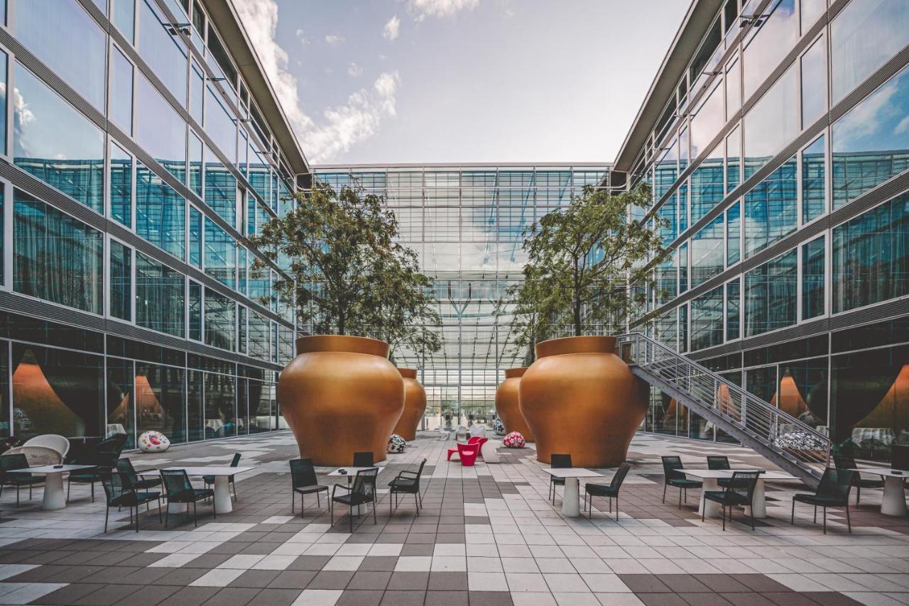 Kameha Grand Bonn Bona Exterior foto The courtyard of the new building