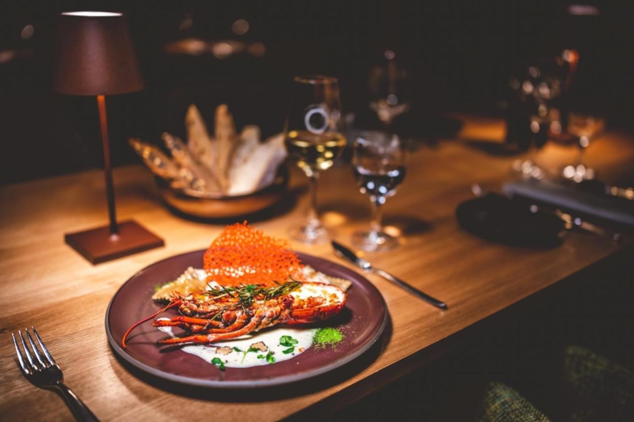 Kameha Grand Bonn Bona Exterior foto Caviar and lobster