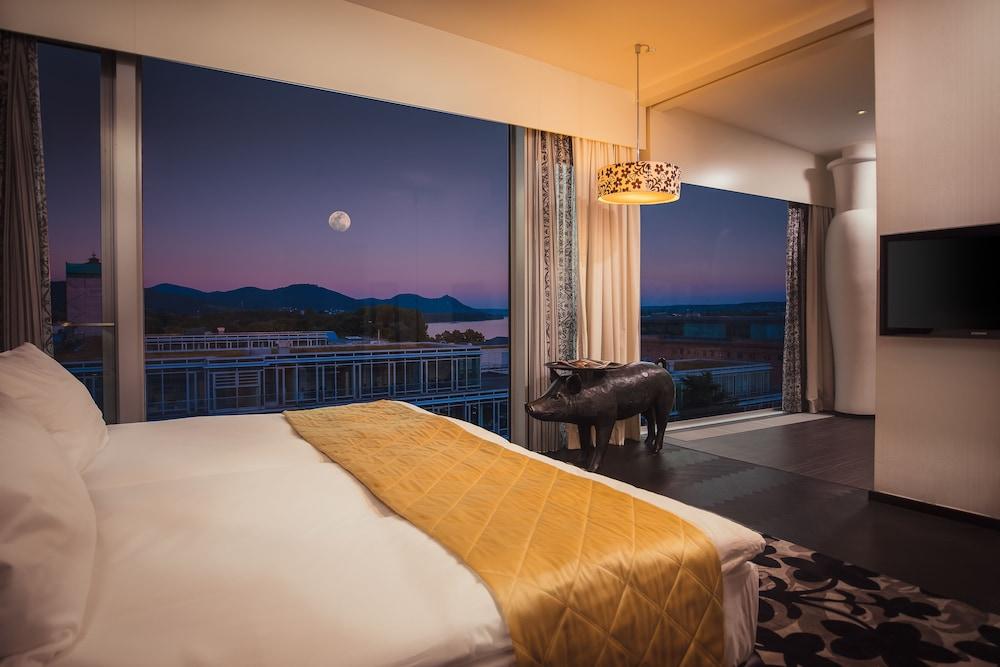Kameha Grand Bonn Bona Exterior foto A bedroom at the MGM Grand