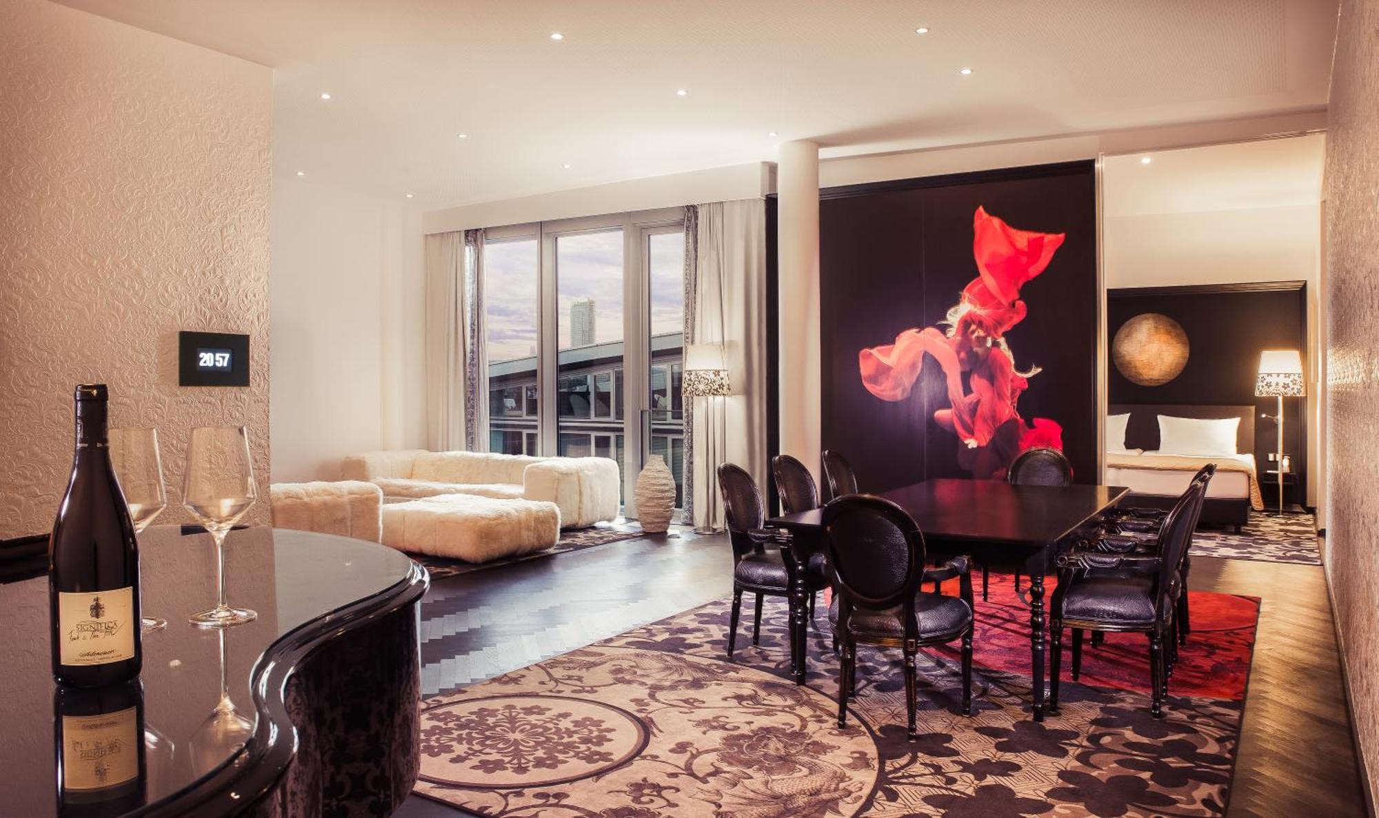 Kameha Grand Bonn Bona Exterior foto A suite at the Mandarin Oriental, Munich